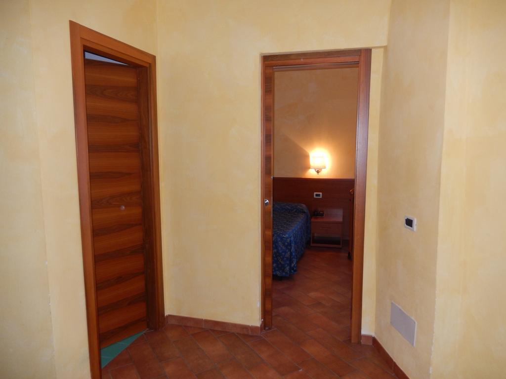 Albergo Dei Leoni Monterotondo  Ngoại thất bức ảnh
